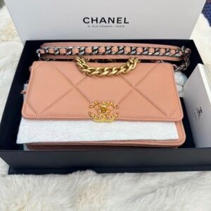 Chanel woc
